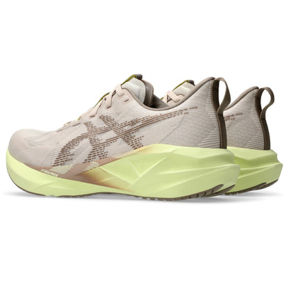 ASICS Novablast 5 Femme Beige-Vert citron / Mineral Beige-Taupe Grey — vue avant intérieure (1012B765-250)