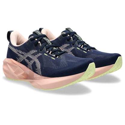 ASICS Novablast 5 Femme Bleu marine-Rose / Midnight-Breeze — vue avant extérieure (1012B765-400)